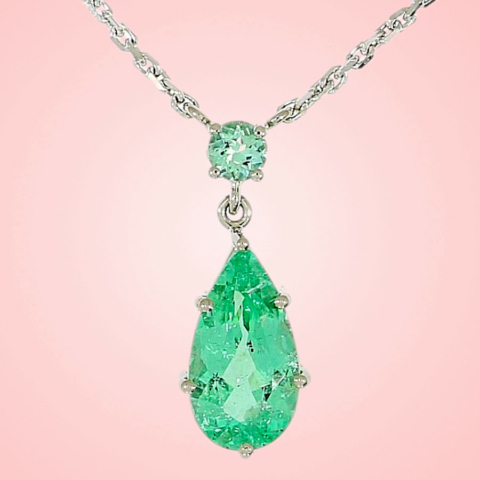 Anhänger mit einem mintgrünen Paraiba-Turmalin, gefasst in einer Krappenfassung in Weissgold