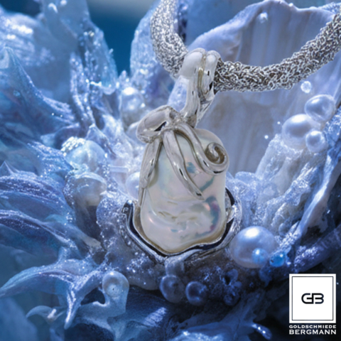 Anhänger mit großer Barockperle und Oktopus-Motiv in Silber