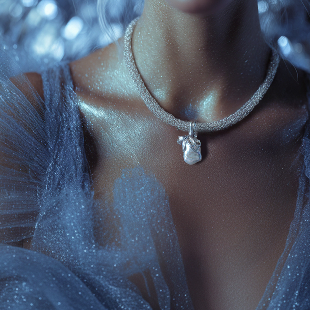 Kette Barockperle Silber Oktopus Goldschmiede Bergmann-Hamburg Anhänger mit großer Barockperle und Oktopus-Motiv in Silber