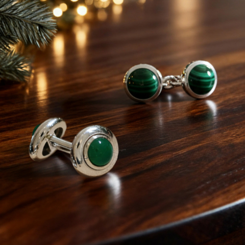 silberne Manschettneknöpfe mit grünen Achaten oder Malachiten