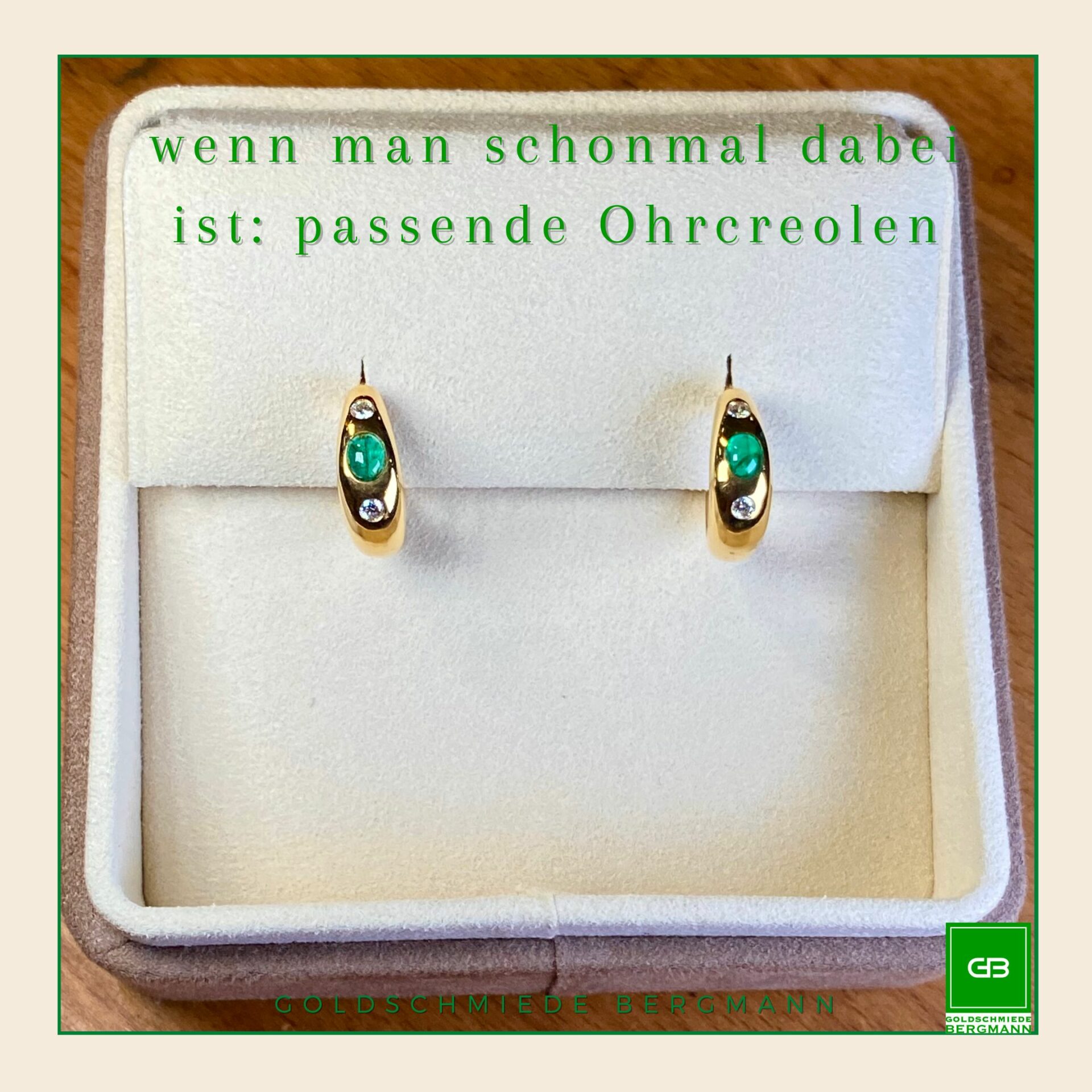klassische Ohr-Creolen in 750er Gelbgold im Bandring-Design mit Smaragd und Brillanten