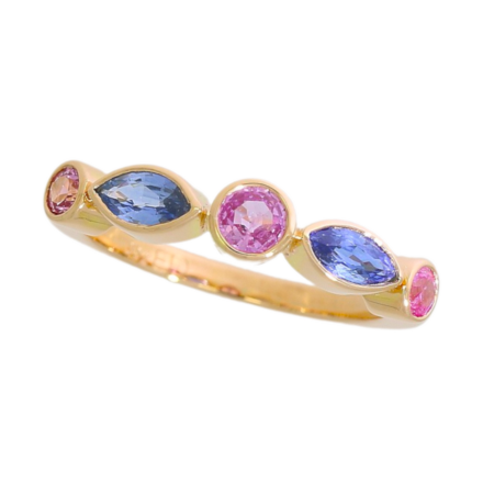 Ring mit hellblauen Saphiren in Navetteform und runden rosa Saphiren in Rotgold