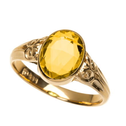 Ring mit verschnörkelter Schiene und facettiertem Citrin