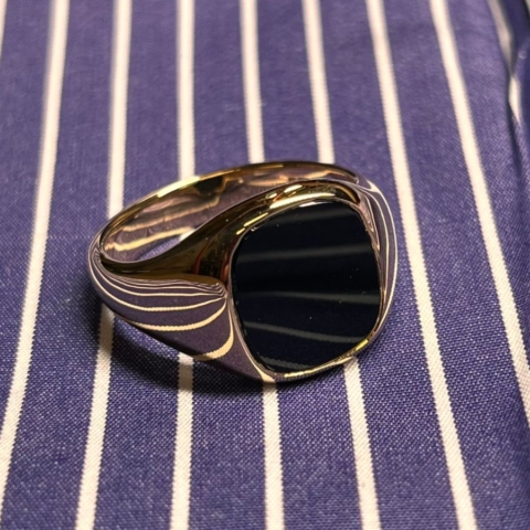 Siegelring mit eckigem Onyx in Gelbgold