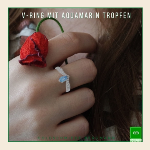 V-Ring in Weißgold mit Brillanten und einem hellblauen Aquamarin
